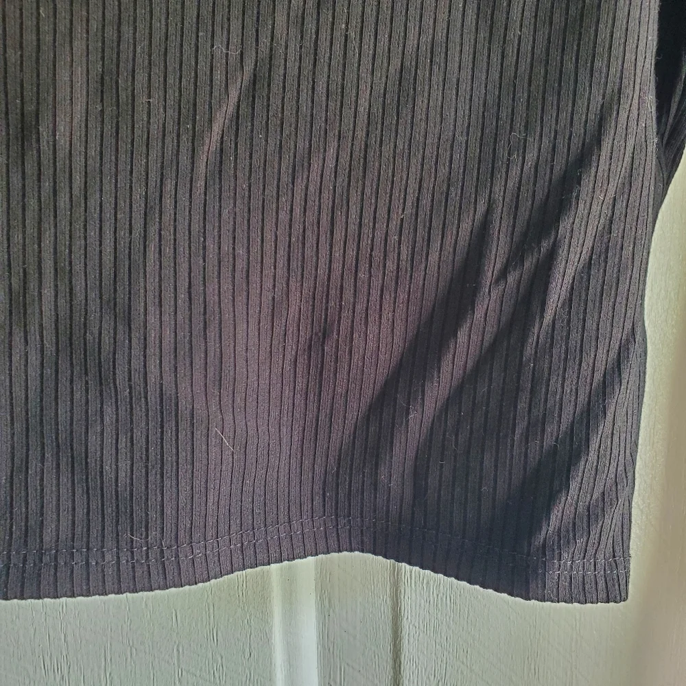 Reformation Black Long Sleeve Crop Top - Picture 13 of 16